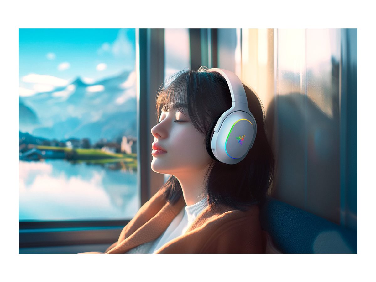 Gaming headset Razer Barracuda X Chroma - trådløst, USB-C & Bluetooth, sort/hvid